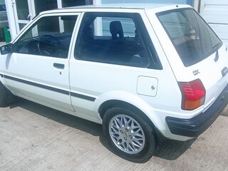 1986 Toyota Starlet III (P70), белый, 290000 рублей, вид 4