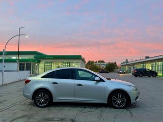 2012 Chevrolet Cruze I Рестайлинг, серебристый, 600000 рублей, вид 2