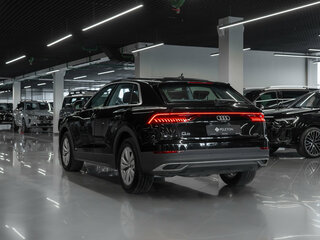 2023 Audi Q8 55 TFSI I (4M), чёрный, 9350000 рублей, вид 4