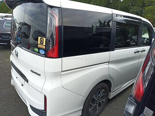 2017 Honda Stepwgn Spada V Рестайлинг, белый, 1850000 рублей, вид 2