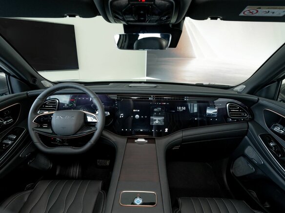 2025 Exeed VX I Рестайлинг, серебристый, 5530000 рублей - вид 12