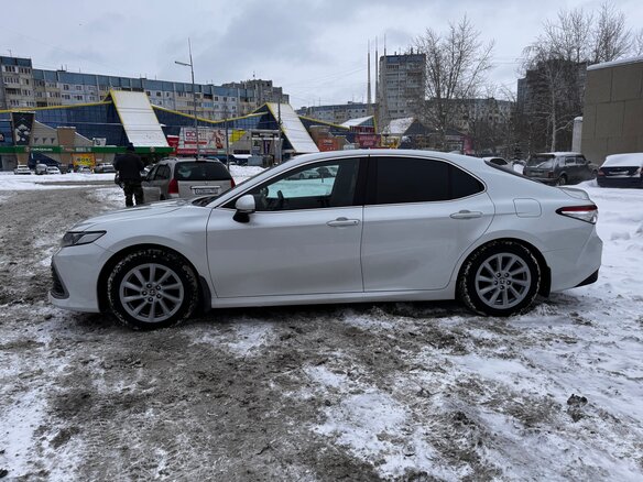 2021 Toyota Camry VIII (XV70) Рестайлинг, белый, 2090000 рублей - вид 6