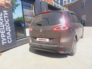 2010 Renault Scenic III, коричневый, 599000 рублей, вид 3