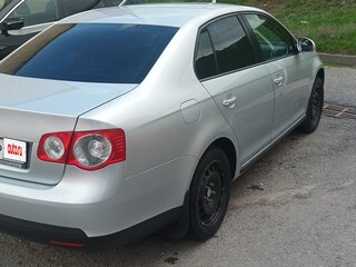2010 Volkswagen Jetta V, серебристый, 650000 рублей, вид 4