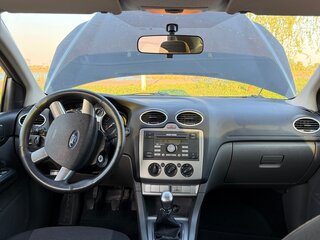 2010 Ford Focus II Рестайлинг, чёрный, 600000 рублей, вид 5