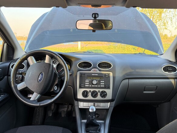 2010 Ford Focus II Рестайлинг, чёрный, 600000 рублей - вид 4