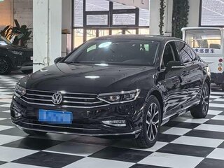 2023 Volkswagen Magotan B8 Рестайлинг, чёрный, 1800000 рублей, вид 1
