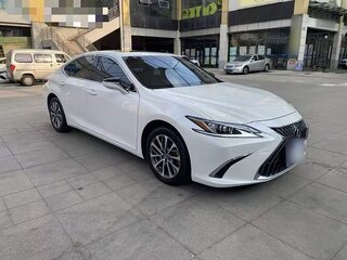 2023 Lexus ES 200 VII Рестайлинг, белый, 3135000 рублей, вид 1