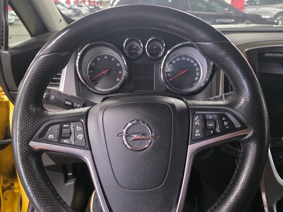 2013 Opel Astra GTC J Рестайлинг, жёлтый, 1070000 рублей - вид 13