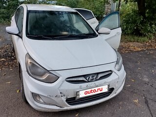 2013 Hyundai Solaris I, белый, 415000 рублей, вид 1