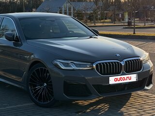 2020 BMW 5 серии 520i VII (G30/G31/G38) Рестайлинг, серый, 5000000 рублей, вид 3