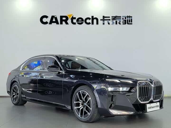 Открыть фотографии: BMW 7 серии VII (G70)