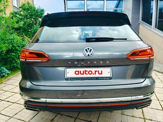 2018 Volkswagen Touareg III, серый, 3900000 рублей, вид 4