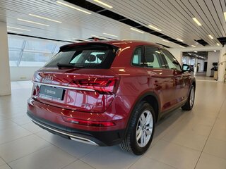 2021 Audi Q5 45 TFSI II (FY) Рестайлинг, красный, 3505000 рублей, вид 2