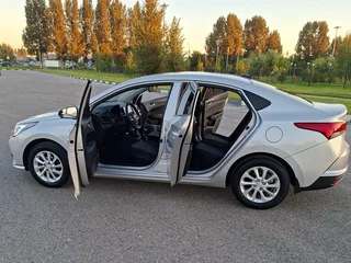 2021 Hyundai Solaris II Рестайлинг, серый, 1745000 рублей, вид 3