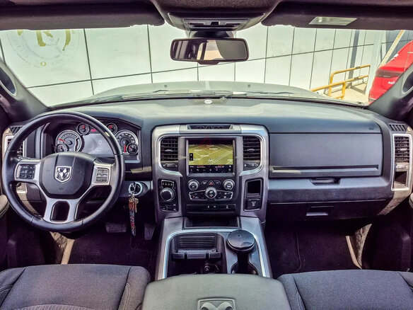 2023 Ram 1500 Quad Cab V, чёрный - вид 14