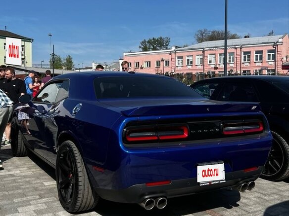 2020 Dodge Challenger III Рестайлинг 2, синий, 3790000 рублей - вид 1