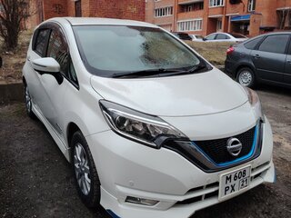 2017 Nissan Note e-Power II Рестайлинг, белый, 1050000 рублей, вид 4
