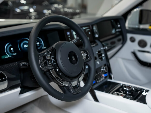 2025 Rolls-Royce Cullinan Black Badge I Рестайлинг (Series II), белый, 64500000 рублей - вид 37