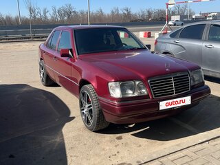 1993 Mercedes-Benz W124 220, красный, 520000 рублей, вид 4