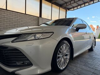 2019 Toyota Camry VIII (XV70), белый, 3350000 рублей, вид 3