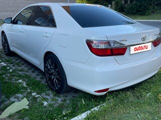 2015 Toyota Camry VII (XV50) Рестайлинг, белый, 1790000 рублей, вид 4