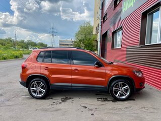 2016 Volkswagen Tiguan Euro 6 I Рестайлинг, красный, 1400000 рублей, вид 1
