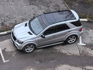 2005 Mercedes-Benz M-Класс 500 II (W164), серебристый, 1750000 рублей, вид 1