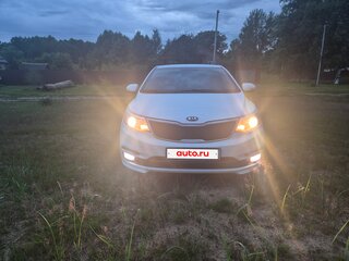 2015 Kia Rio III Рестайлинг, белый, 1250000 рублей, вид 4