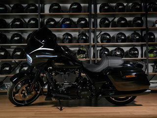 2024 Harley-Davidson Street Glide, чёрный, 3490000 рублей, вид 2