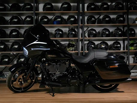 2024 Harley-Davidson Street Glide, чёрный, 3490000 рублей, вид 2