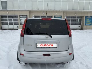 2010 Nissan Note I Рестайлинг, серебристый, 630000 рублей, вид 4