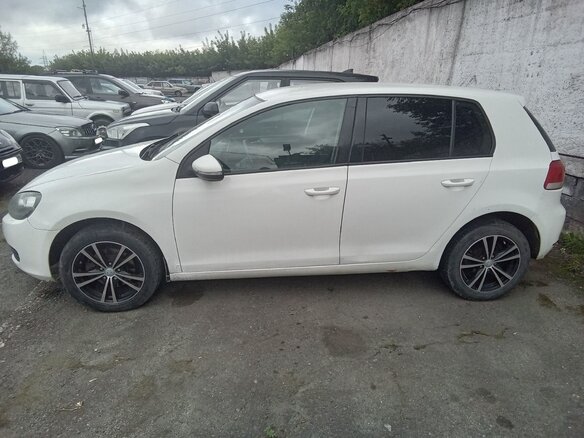 2010 Volkswagen Golf VI, белый - вид 3