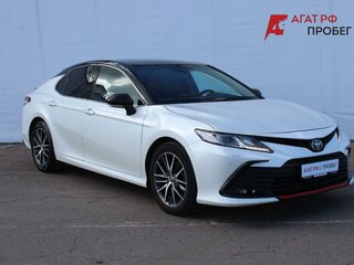 2021 Toyota Camry VIII (XV70) Рестайлинг, белый, 2440000 рублей, вид 3