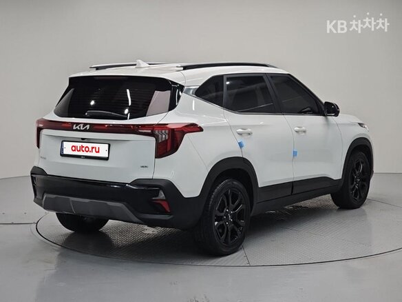 2023 Kia Seltos I Рестайлинг, белый, 2390000 рублей - вид 3