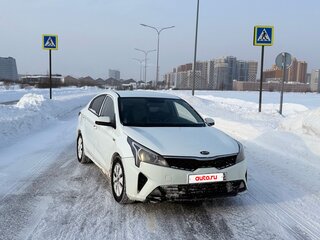 2021 Kia Rio IV Рестайлинг, белый, 990999 рублей, вид 2