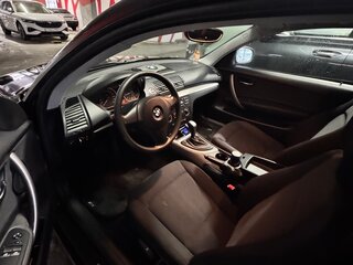 2010 BMW 1 серии 116i I (E81/E82/E87/E88) Рестайлинг, чёрный, 799999 рублей, вид 3