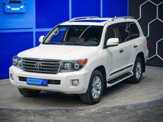2015 Toyota Land Cruiser 200 Series Рестайлинг 1, белый, 3450000 рублей, вид 2