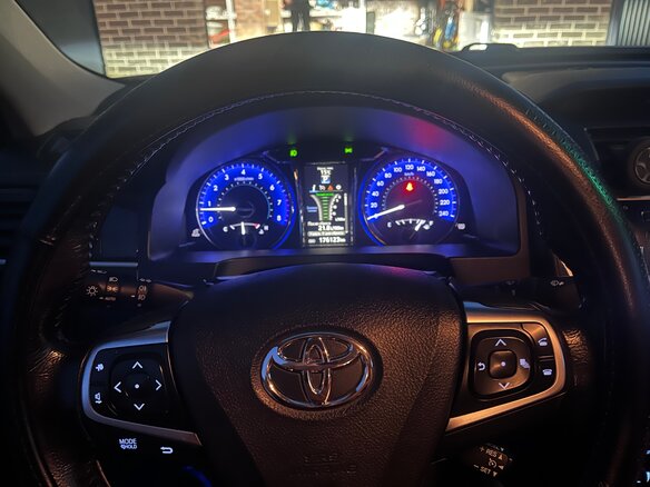 2016 Toyota Camry VII (XV50) Рестайлинг, белый, 2550000 рублей - вид 4