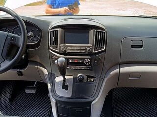 2020 Hyundai Grand Starex I Рестайлинг 2, серебристый, 4700000 рублей, вид 4