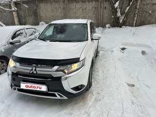 2019 Mitsubishi Outlander III Рестайлинг 3, белый, 2350000 рублей, вид 1