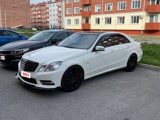 2011 Mercedes-Benz E-Класс 300 IV (W212, S212, C207), белый, 1820000 рублей, вид 2