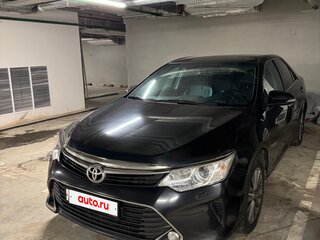 2016 Toyota Camry VII (XV50) Рестайлинг, чёрный, 1900000 рублей, вид 2