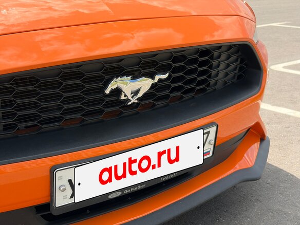 2020 Ford Mustang VI Рестайлинг, оранжевый, 3450000 рублей - вид 16
