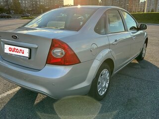 2010 Ford Focus II Рестайлинг, серебристый, 1000000 рублей, вид 5