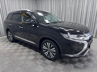 2020 Mitsubishi Outlander III Рестайлинг 3, чёрный, 2630000 рублей, вид 2