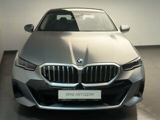 2025 BMW 5 серии Long 530Li xDrive VIII (G60/G61/G68), серый, 10770000 рублей, вид 3