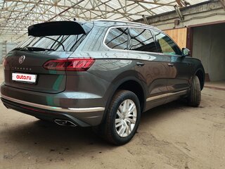 2020 Volkswagen Touareg III, серый, 6890000 рублей, вид 4