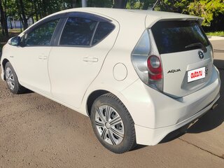 2012 Toyota Aqua I, белый, 875000 рублей, вид 4