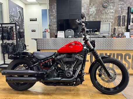 2021 Harley-Davidson Street Bob, красный, 1190000 рублей, вид 1